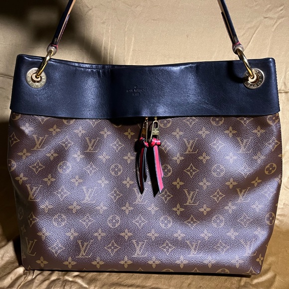 Louis Vuitton Tuileries Hobo - Picture 3 of 13